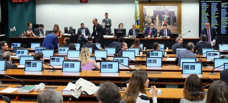 ccj-aprova-reforma-sindical-com-negociacao-coletiva-servidores