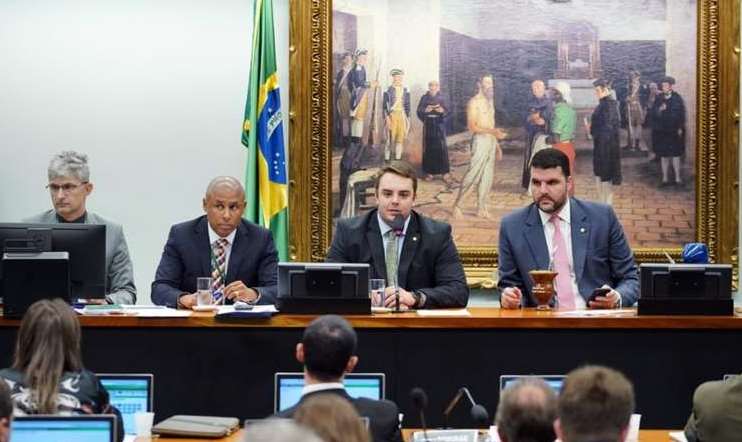 PEC da regra de ouro é admitida; salário de servidor poderá ser reduzido