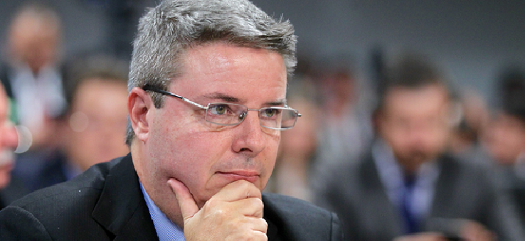 Reforma administrativa: Anastasia defende mudanças e Paim vê risco de retrocesso