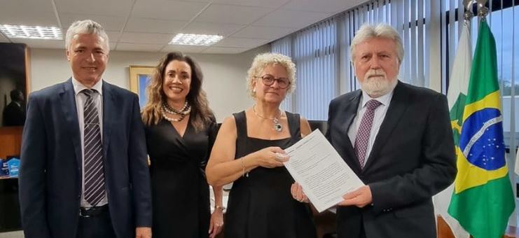 Fenajufe entrega anteprojeto de reestruturação da carreira no TJDFT