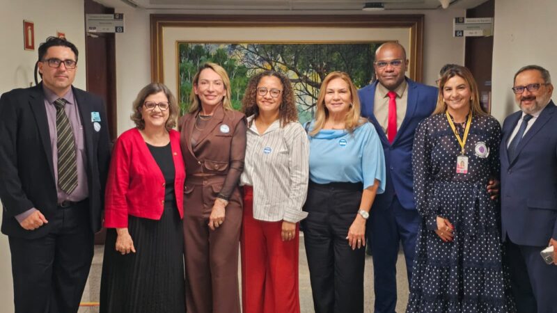 SitraAM/RR leva pautas dos servidores à senadora Teresa Leitão em agenda no Senado