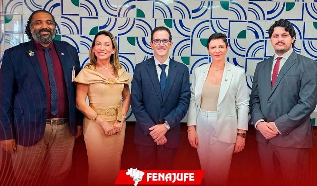 Fenajufe se reúne com juiz auxiliar da presidência do STJ